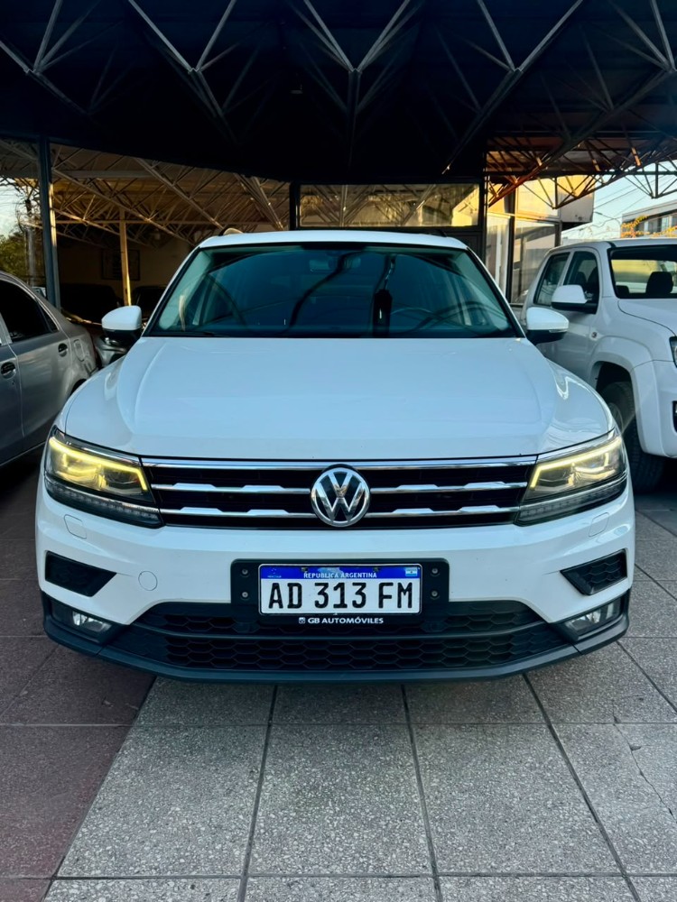 Volkswagen Tiguan COMFORTLINE 2.0 TSI MOTION 7 ASIENTOS — foto 2